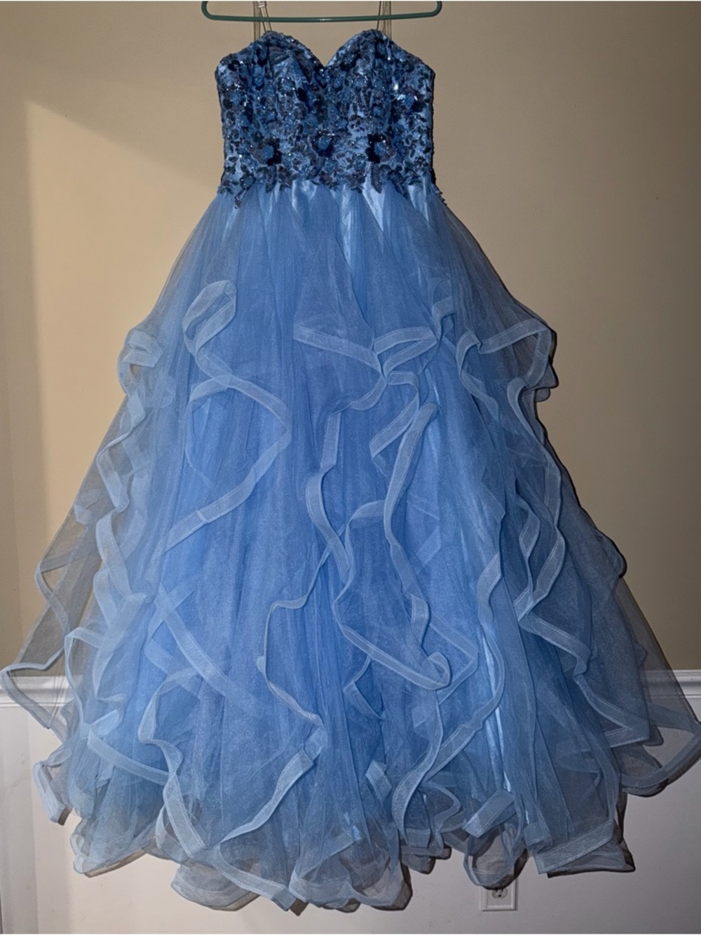 Camille La Vie Tulle Sweetheart Floral Sequin Tiered Ballgown Prom. Blue Size 6